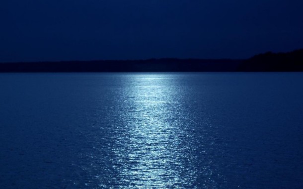 Stillness of the Deep Blue Ocean